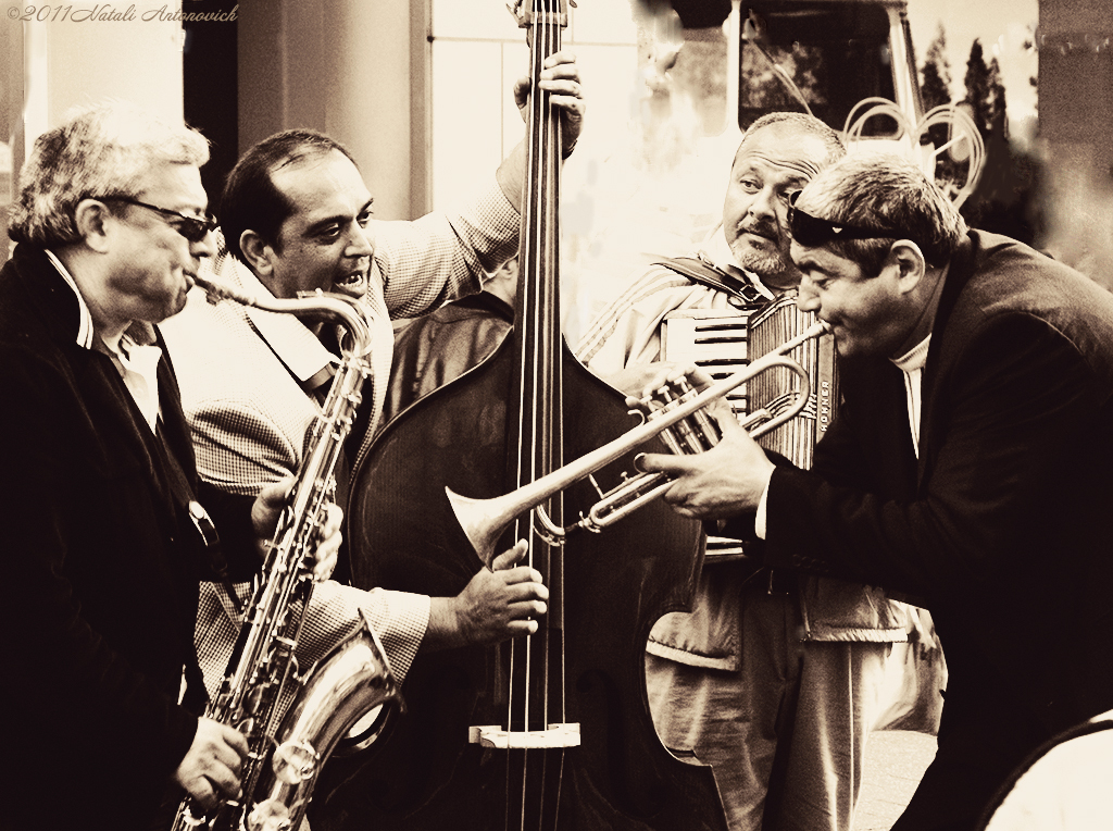 Image de photographie "Les musiciens de la rue" de Natali Antonovich | Photostock.