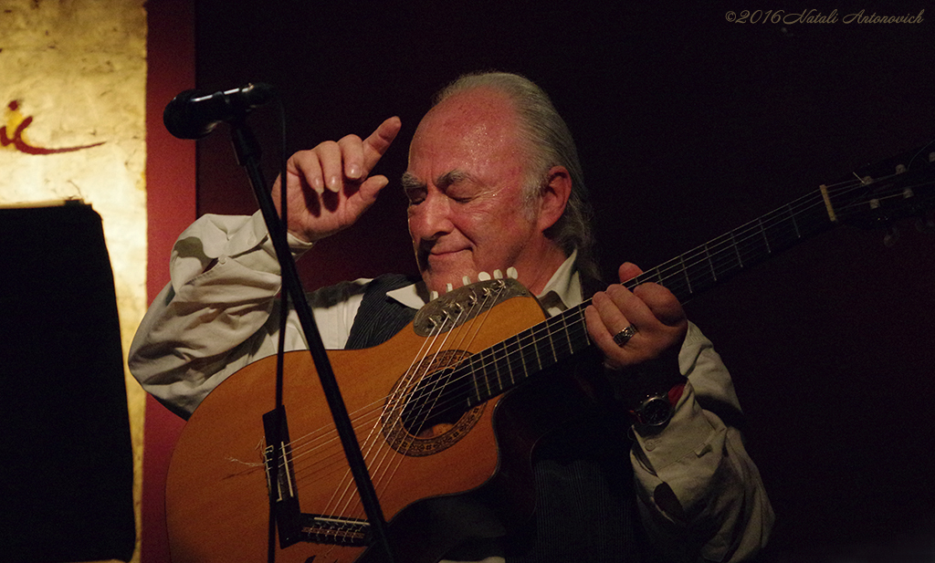 Fotografiebild "Tony Osanah" von Natali Antonovich | Sammlung/Foto Lager.