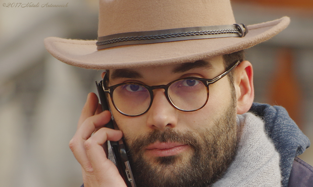 Album "Portrait de jeune homme en chapeau" | Image de photographie "Le chapeau " de Natali Antonovich en photostock.