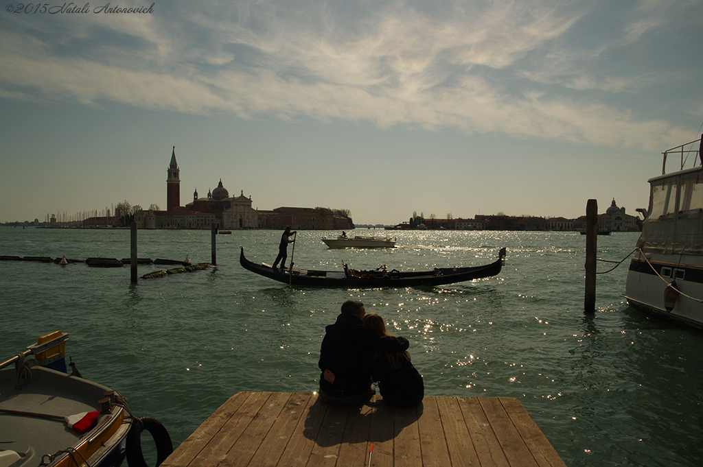 Album "Venise" | Image de photographie "Water Gravitation" de Natali Antonovich en photostock.