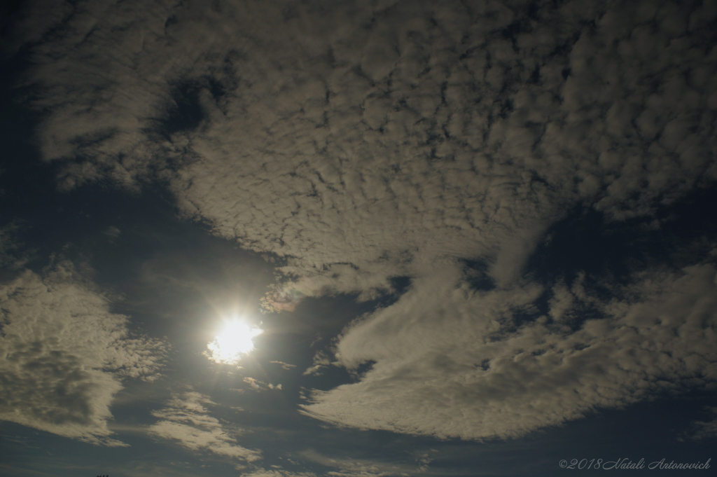 Album "Sky" | Fotografie afbeelding "Parallellen" door Natali Antonovich in Archief/Foto Voorraad.