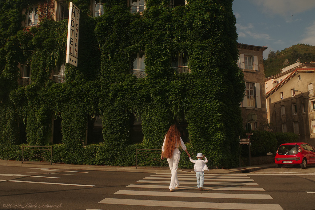 Альбом "Tournon-sur-Rhône, France" | Фотография "Любимая модель - Моя дочь" от Натали Антонович в Архиве/Банке Фотографий