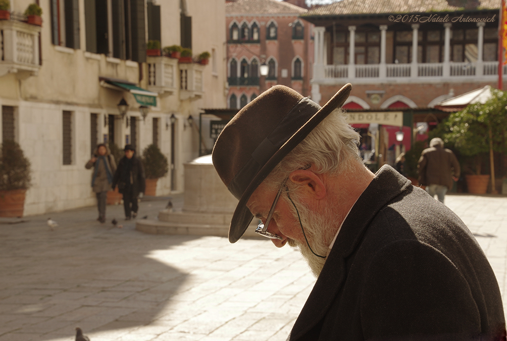 Album "Mirage-Venice" | Fotografie afbeelding "Hoed " door Natali Antonovich in Archief/Foto Voorraad.