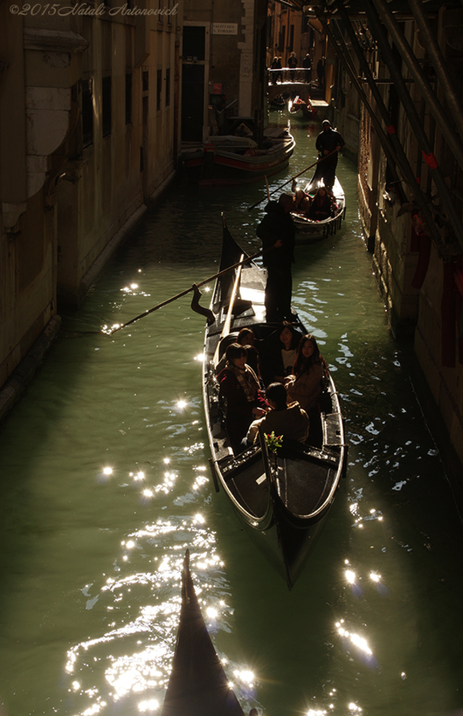 Album "Mirage-Venice" | Fotografie afbeelding "Water Gravitation" door Natali Antonovich in Archief/Foto Voorraad.