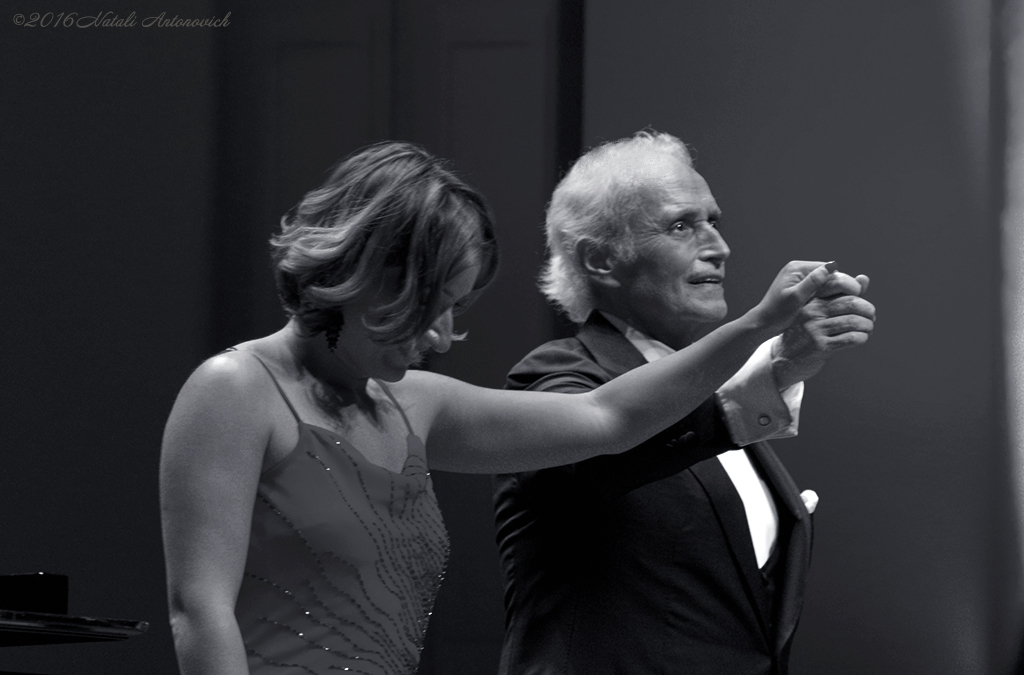 Album "José Carreras and Salome Jicia" | Fotografie afbeelding "Monochroom" door Natali Antonovich in Archief/Foto Voorraad.