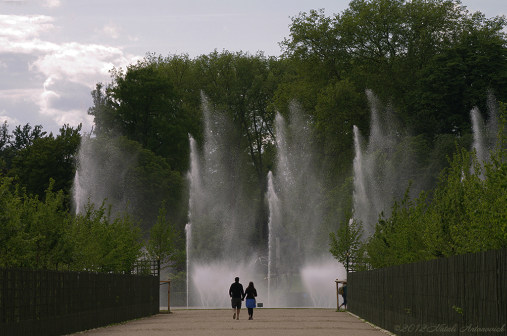Album "Versailles" | Fotografie afbeelding "Water Gravitation" door Natali Antonovich in Archief/Foto Voorraad.
