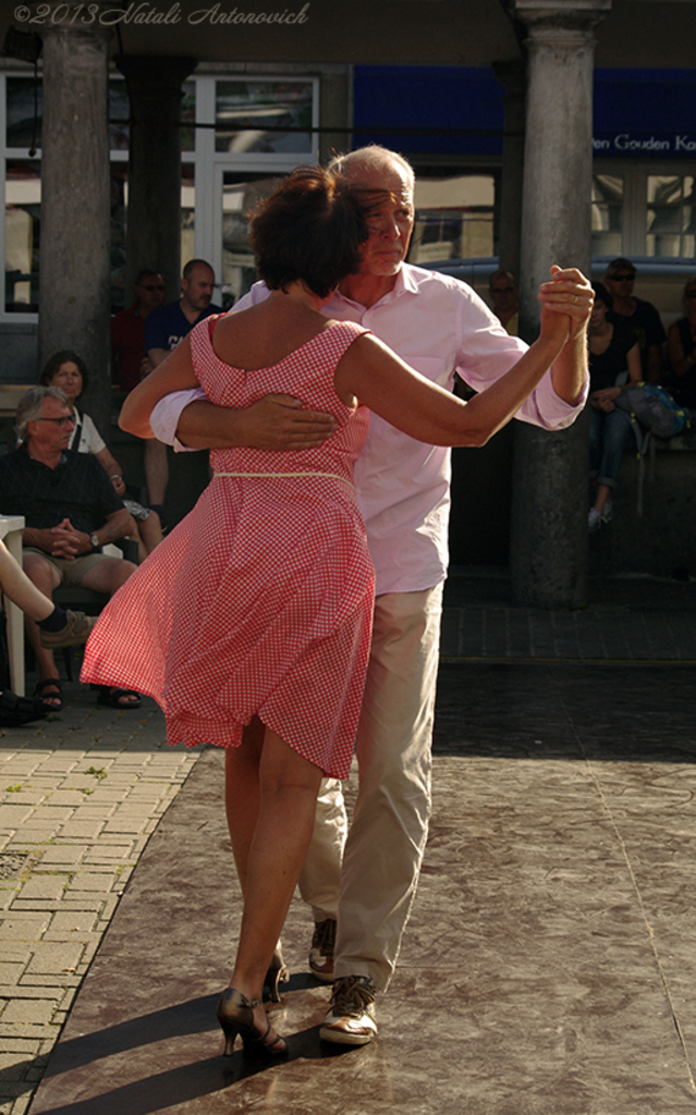 Album "Bild ohne Titel" | Fotografiebild "Tango in Brügge" von Natali Antonovich im Sammlung/Foto Lager.