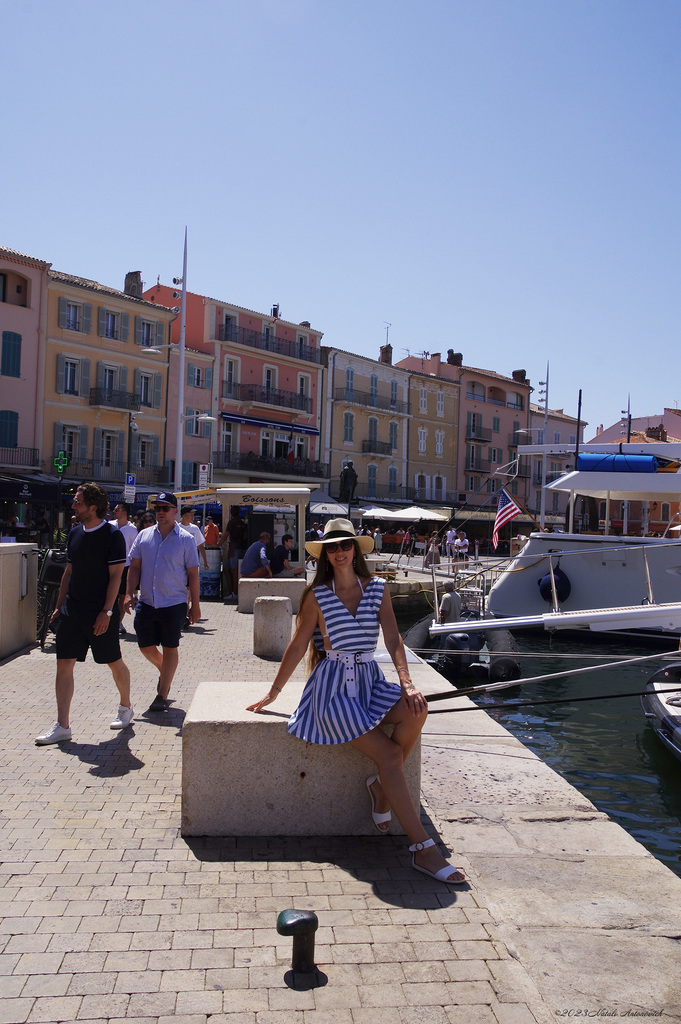 Album "Saint-Tropez" | Image de photographie "Modèle préféré - Ma fille" de Natali Antonovich en photostock.