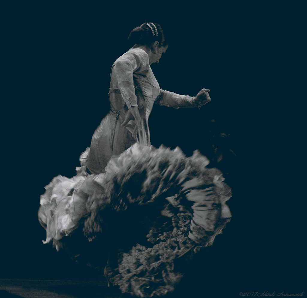 Album  "Luisa Palicio" | Photography image "Dance" by Natali Antonovich in Photostock.
